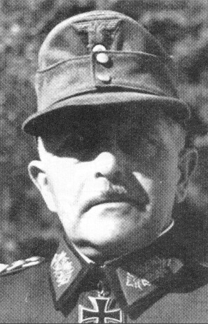 <p>Il tenente generale Fritz Franek, comandante della 44ª Divisione tedesca <EM>Hoch<br /> und Deutschmeister</EM>.</p>