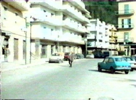 <p>Il capitano Ferdinand Foltin, ripreso a Cassino in occasione della realizzazione di un documentario (1984), mentre passeggia nei pressi dell'Hotel Continental.</p>