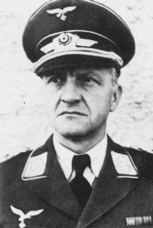 <p>Il colonnello Julius Schlegel, uno dei due ufficiali tedeschi a cui venne attribuito il merito del salvataggio dei tesori dell'Abbazia di Montecassino; merito in seguito messo in discussione grazie a nuovi documenti e ricerche.</p>