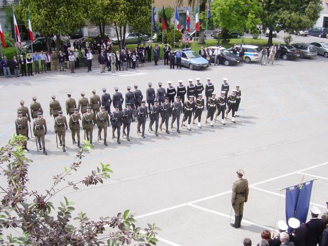 <p>18 maggio 2004 - REDUCI POLACCHI. Esibizione dei soldati polacchi.</p>