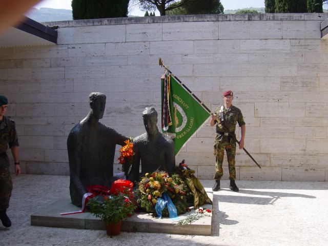 <p>19 maggio 1944 - REDUCI TEDESCHI. Il monumento ai caduti.</p>