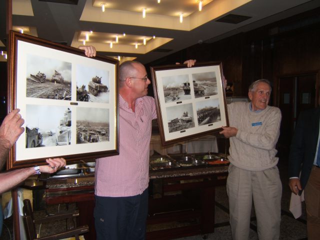 <p>12 maggio 2007 - Commemorazione attraversamento del fiume Gari. Anthony Kingsmill mostra<br /> alcune immagini di quei giorni.</p>