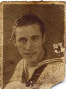 <p>Giovanni Antonioli, marinaio sottocapo cannoniere.<br />Nacque il 14 novembre 1921 a Mazzano e abitava a Marcheno, in provincia di Brescia.<br />Tra il 1941 e il 1943 è imbarcato su due unità navali il C.T. "Premuda" e l'INC. "Garibaldi" ed in seguito, dopo l'8 settembre 1943, viene inquadrato nel battaglione "Bafile", il primo dei tre del ricostituito reggimento di fucilieri di Marina "San Marco".<br />Con questa unità entra in linea sul fronte di Cassino il 9 aprile 1944, nella zona di Valvori - Acquafondata (circa 10 km a nord-est di Cassino). Cade il 22 aprile 1944 sul monte Cicurro ed ora riposa nel cimitero militare di Mignano Montelungo.</p>