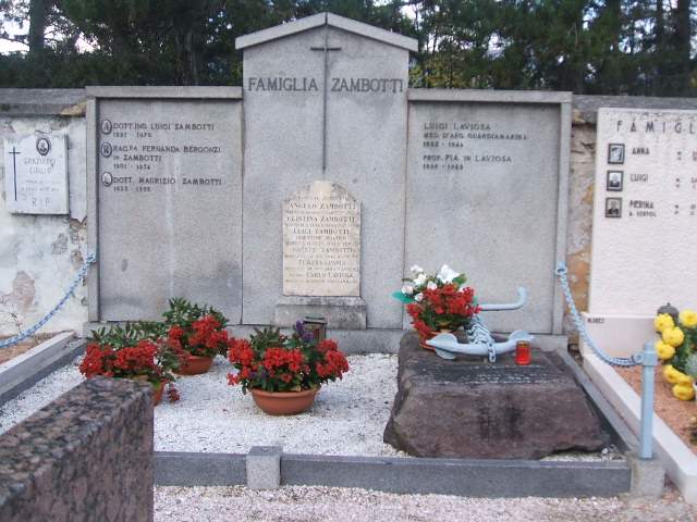<p>La tomba di Luigi Laviosa.</p>