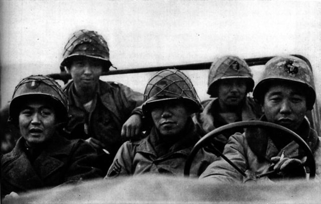 <p>Soldati nippo-americani del 100° battaglione di Fanteria.</p><p class='eng'>Nippo-American soldiers of the 100th Infantry Battalion.</p>
