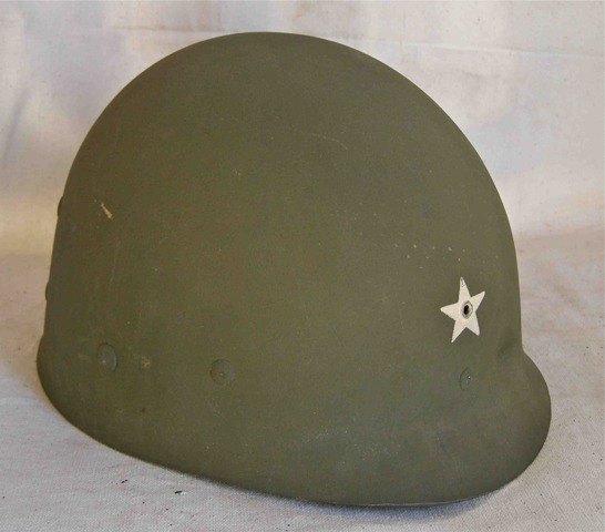 <p>Sotto elmo per elmetto americano M1 con stella da brigadiere generale.</p><p class='eng'>Liner for M1 US helmet with the Brigadier General star.</p>