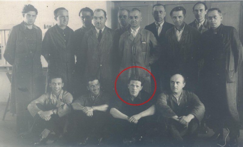 <p>Franz Friedrichs, dopo la fine della guerra, con alcuni compagni di lavoro.</p>