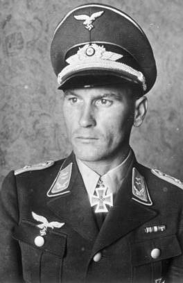 <p class='eng'>Reinhard Egger, Oberleutnant Führer 10./Fsch.Jäg.Rgt 1.<br />- Knight's Cross-9th July 1941,<br />- Oak Leaves-24th June 1944.<br />Joined Austrian Army 1929. Joined Wehrmacht 1938. Awarded KC on recommendation of his commander Major Schulz for his performance at Crete, 1941. Later fought in Russia, Sicily. Promoted to Major, I/FJR4. Temporary commander of FJR4 at Cassino. Captured 31st July 1944. <br />From Kurowski.</p><p class='eng'>Bundesarchiv_Bild_183-L19498,_Offiziere_der_Fallschirmtruppen_mit_Ritterkreuz.jpg.</p>
