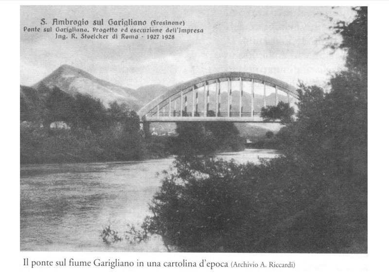 <p>Sant’Ambrogio sul Garigliano, il ponte sul Garigliano in una cartolina d’epoca.<br />Cortesia Cosimino Simeone.</p>