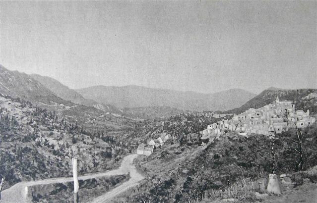 <p>Il paese di San Biagio Saracinisco nell’estate del 1944.</p>