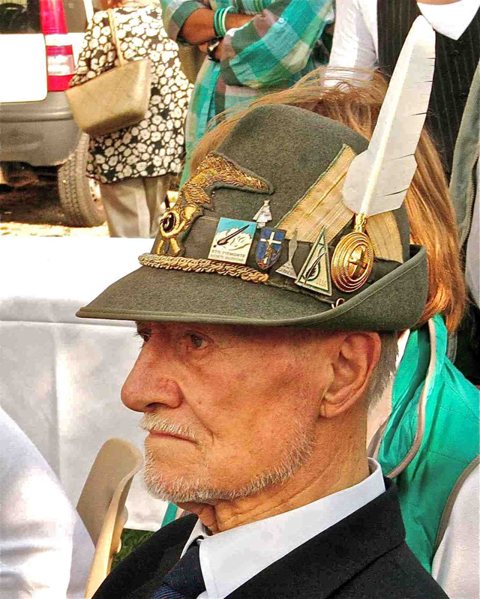 <p>Il colonnello Sergio Pivetta, a Susa, nel 2012; nel 1944 sergente maggiore volontario nel battaglione “Piemonte”.</p>