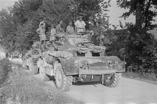 <p class='eng'>Group of soldiers which took Peter Fraser forward near Sora, Italy, taken by George Robert Bull circa 31 May 1944.</p>