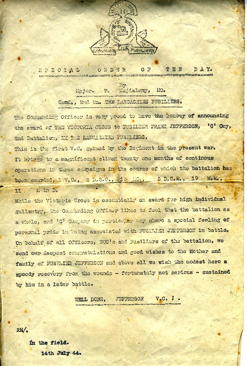<p>L'ordine del giorno (14 luglio 1944) con cui il comandante del secondo battaglione THE LANCASTER FUSILIERS, si congratula con Frank Jefferson per l'ottenimento della Victoria Cross.</p>