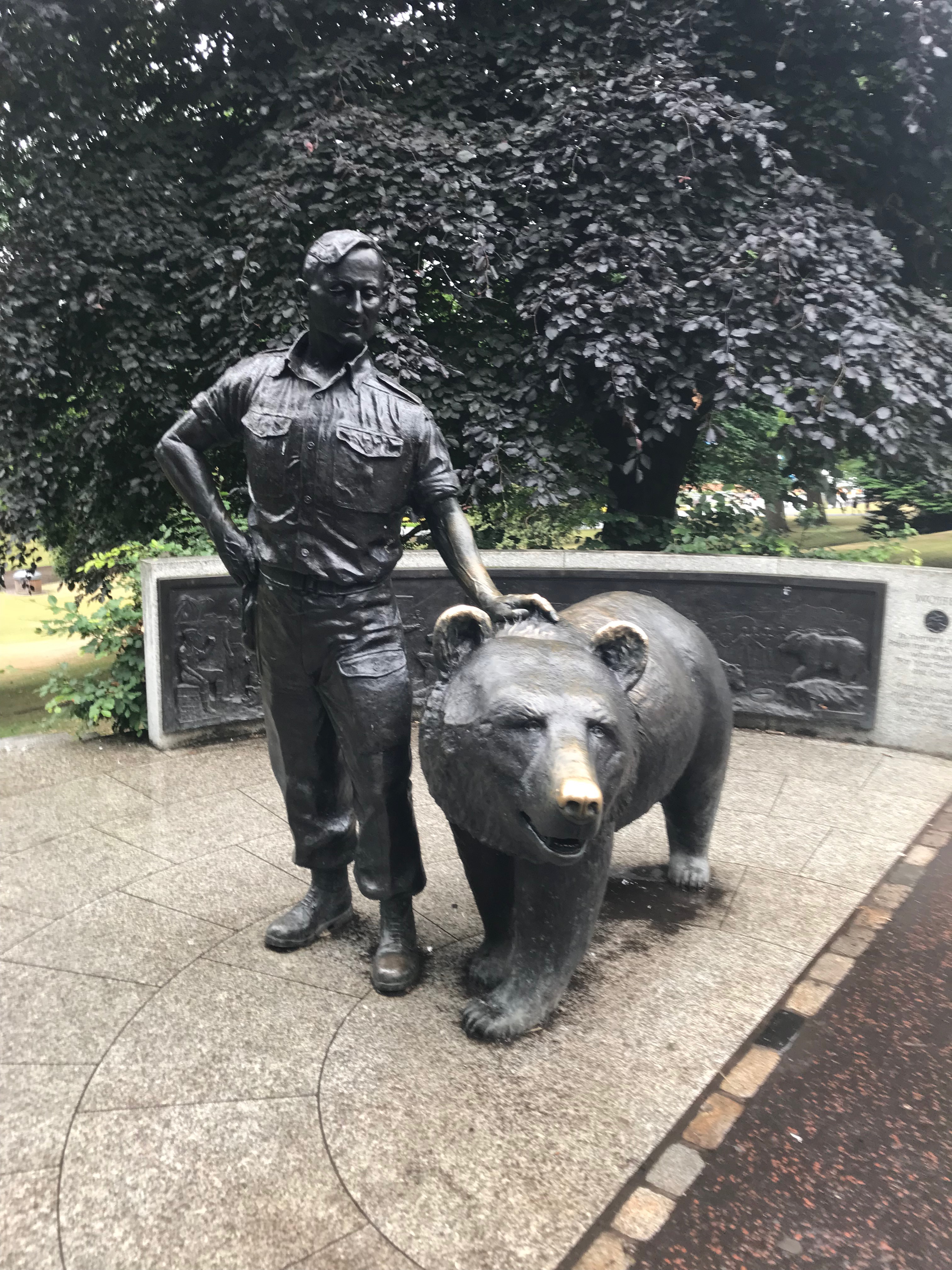 <p class='eng'>Monument to Wojtek in West Princes Street Gardens, Edinburgh (July 2018).</p>