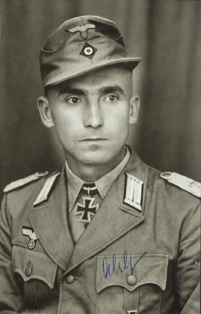 <p class='eng'>Hauptmann Abele, Kdr, I/HuD (I./134° IR), received the Knights' Cross for the assault on Colle Abate.<br />Note: by the time that this photograph was taken Abele had been promoted to Major.<br /></p>