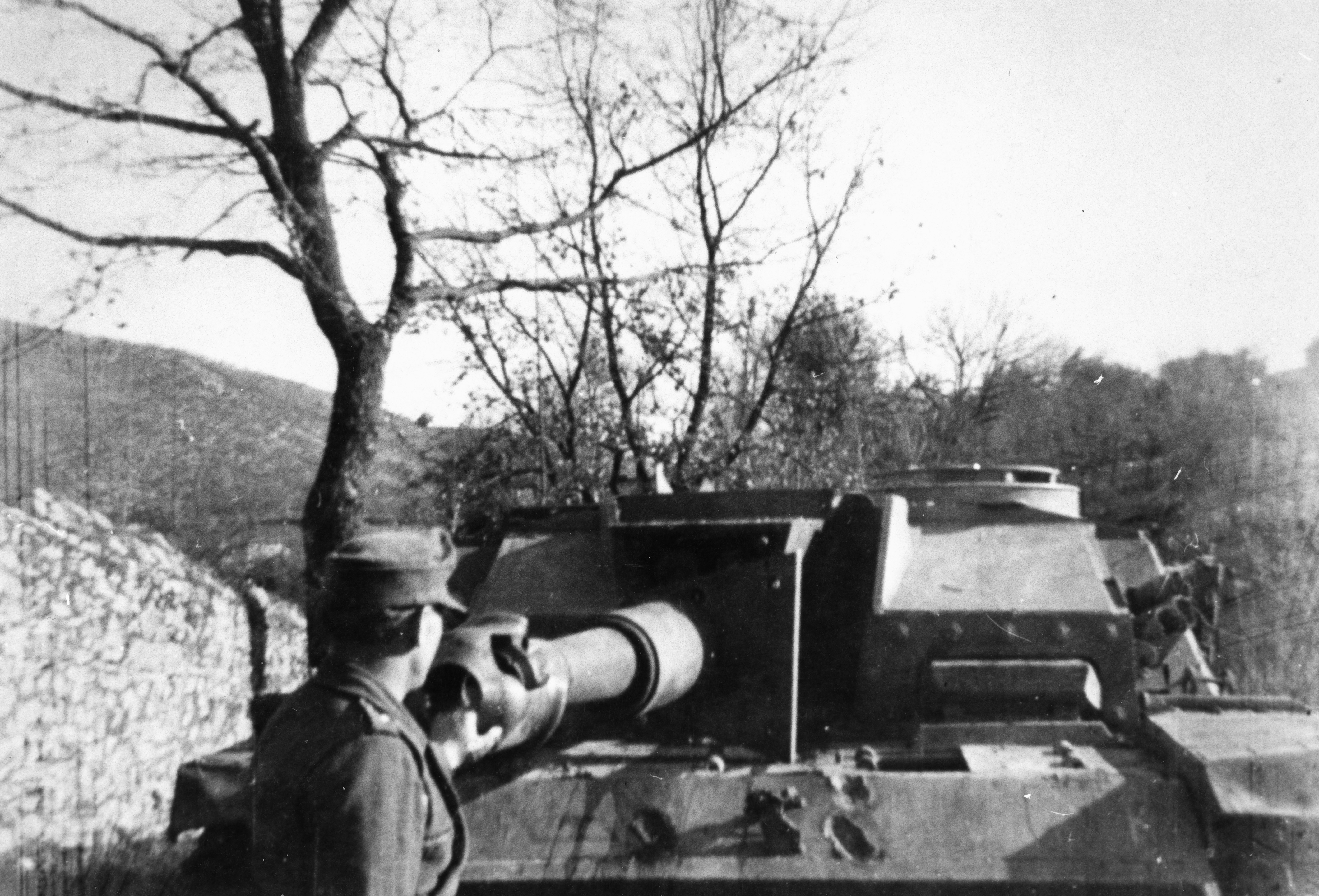 <p class='eng'>The damaged StuH III from 3. Batterie, which I believe was south of Cassino.</p>
